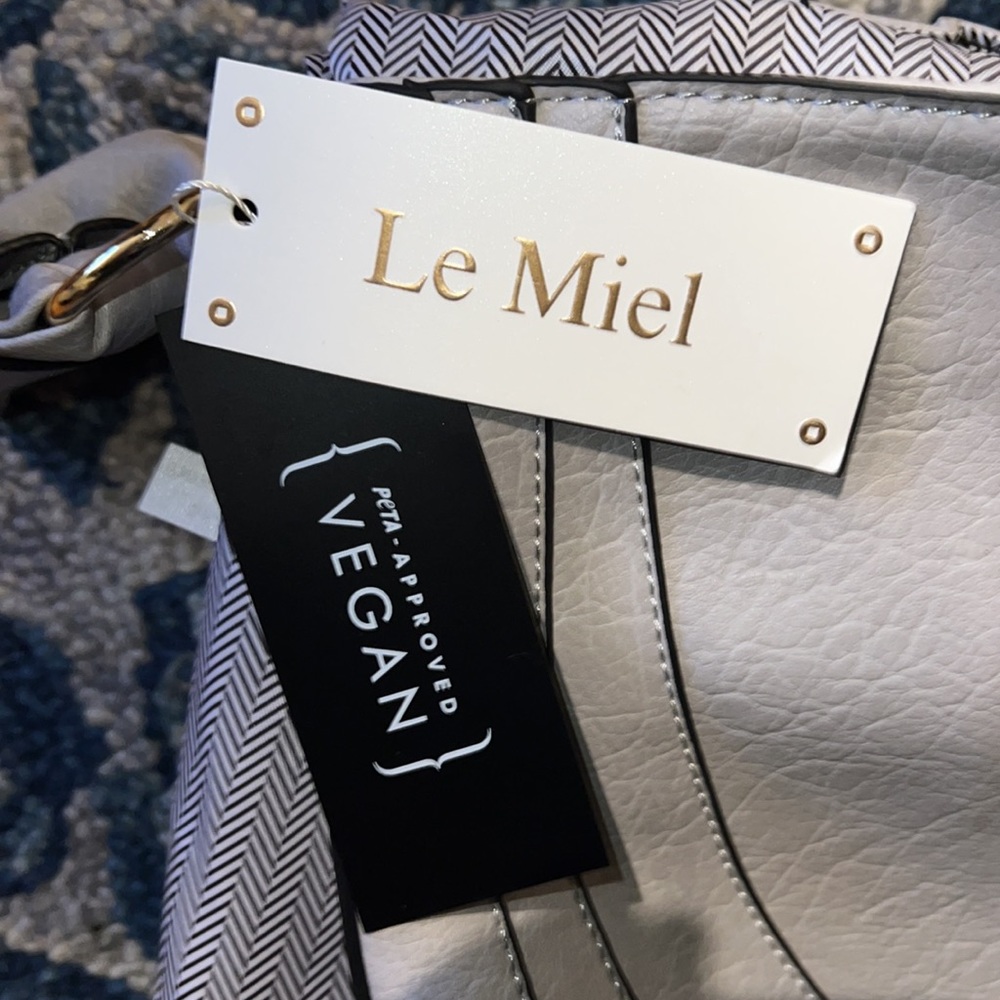 Le Miel Crossbody Purse!🩶 - Picture 8 of 8